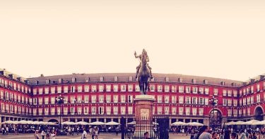 #plazamayor #plazamayormadrid #madriddiaries #madrid #spaindiaries #spain #nightview #travelingram #wanderlust #solotraveler #traveldiaries #thecultpost #travelpad #travelbug&hellip;