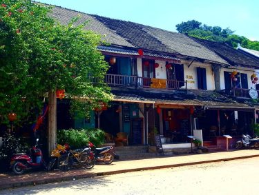 #luangprabang #laos #beautifulcity #coffeeshops #littlehouses #pubs #sweet #lovely #streets #trip #walkingaround #photography #travelblog #travelblogger&hellip;