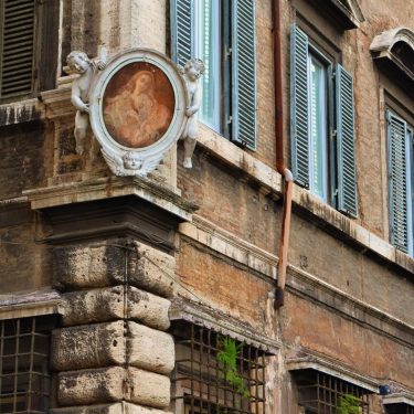 Another snapshot from the streets of Rome. #rome #wheninrome #romeitaly #italy #italytravel #italybestphotos #romeitaly…