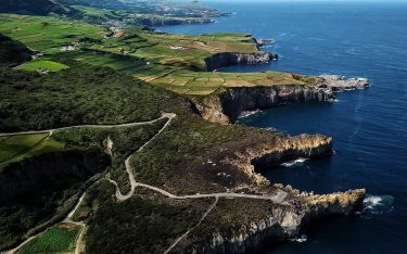 BEST VIEW TOUR Ponta da Ferradura Explore this fantastic island in the middle of…