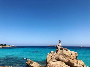 Capriccioli, Sardegna, Italy . . ESP》Se viene la recta final en Cerdeña, sólo 15…