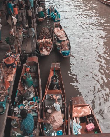 I veri viaggiatori, non sono persone ricche ma curiose. Non sono alla ricerca di…