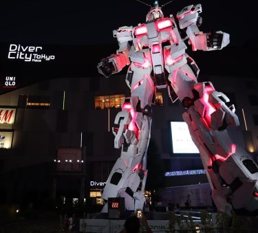 Life-size Gundam statue in Odaiba. ???? #travel #wander #wanderlust #touristattraction #attraction #gundam #gundamseries #gundamstatue…