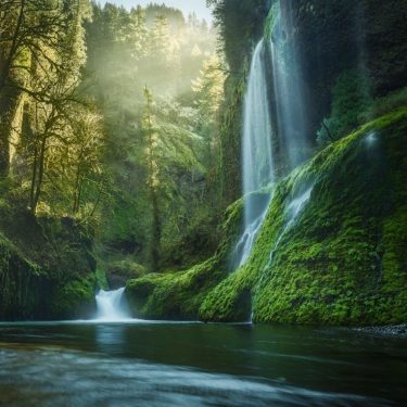 Beautiful #Mountain and Waterfall #Sunrise #landscapstyles #exklusiveshot #visualsofearth #beautifuldestinations #ilovetravel #amazing #hermanosviajeros #iloveamsterdam #igersnetherlands…