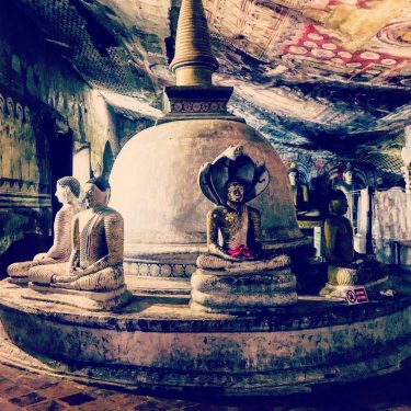 Inside the #cavetemple ???????? _______________________________________________________ #srilanka2018 #buddhism #dabulla #wanderlust #travelblogger #travelgram #mytravelgram #iamtb #travelfamily…