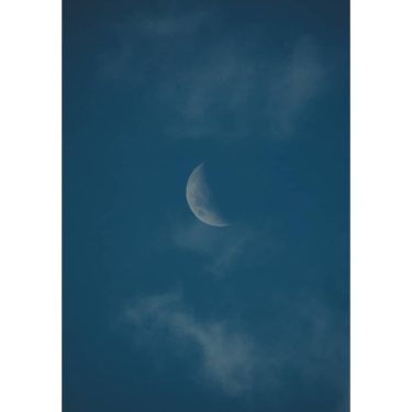 Ouvindo a música, sentir o que ela me traz Subo até as estrelas para…