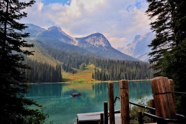 #emeraldlake looks like a painting #yohonationalpark #canadaisbeautiful . . . #beautifulbc #landscape #explorebc #parkscanada…