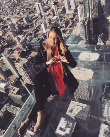 Travel is my therapy ️ #tbt #chicago #thewindycity #skydeckchicago #wanderlust #travel #travelislife #travellover #totravelistolive…