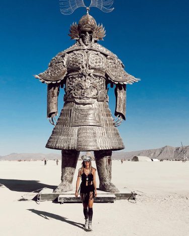 Samurai Warrior. Piezas de arte están dispersas por toda la “playa” de Burning Man.…