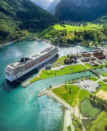 Norwegian Fjords ~ Flåm, Norway #landscapstyles #exklusiveshot #visualsofearth #beautifuldestinations #ilovetravel #amazing #hermanosviajeros #iloveamsterdam #igersnetherlands…
