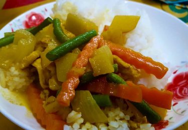 Best Curry ever Love it #yellowcurry #curry #laos #laosstyle #healthyfood #foodblogger #food #lovefood #delicious…