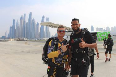 Throwing it back coz it’s Thursday #skydive #dubai #birthday #emirateslife #skydivedubai #tbt #travel #travelblogger…