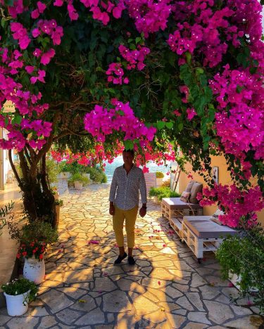 Summer in colours #lefkada ‍️Discover my Journey around the #mostbeautifulplacesintheworld #travelgram #travellife #globetrotter #iamtb…