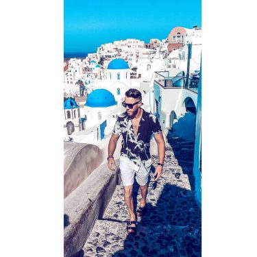 #oia #oiasantorini #grece #sunset #travelers #voyage #holidays #europe #nature #livestyle #photography #photographer #travellingthroughtheworld #instagram…