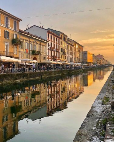 Golden times in charming (Milan, Italy ????????) . . . #italy #milan #navigli #navigliogrande…