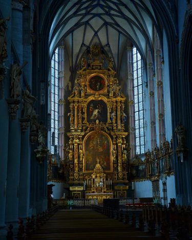 The glorious golden alter in Sankt Mariä Himmelfahrt in Cologne. #kölleconnection #bekölscht #rausgegangen_koeln #kölnliebtdich…