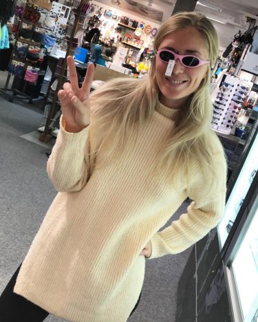Looking hot in my new sunnies ????