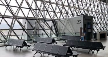 Are you taking maximum advantage of that sweet, sweet airport lounge #amazing #hermanosviajeros #iloveamsterdam…