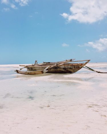 Dhow at low tide. The beauty of the sands, the sea and the colours…