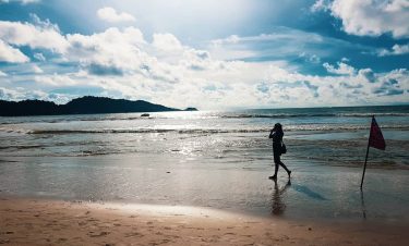 Turn your face to the sun and the shadows will fall behind you. #visit_asia&hellip;