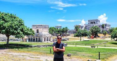 La zona arqueológica de Tulum es pequeña pero su ubicación al lado del mar…
