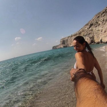 Let’s discover Milos together #gerakas #secretbeach #clearwaters #nofilter #milos #milosisland #islandlife #travelcouple #travelwithus #travelinspiration…
