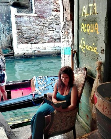 La più bella e magica libreria del alta acqua #altaacqualibreria #libreria #libreriaacquaalta #venezia #veneto&hellip;