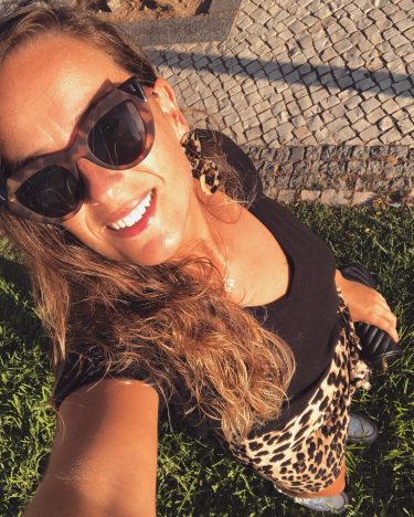 “Ela é daquelas em que acredita que a vida deve ser sorrida!” . .…