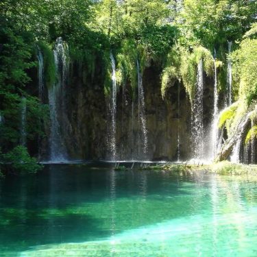 TᕼᖇOᗯᗷᗩᑕK TO ᑕᖇOᗩTIᗩ. On Saturday we will return to Croatia. On my first visit,…