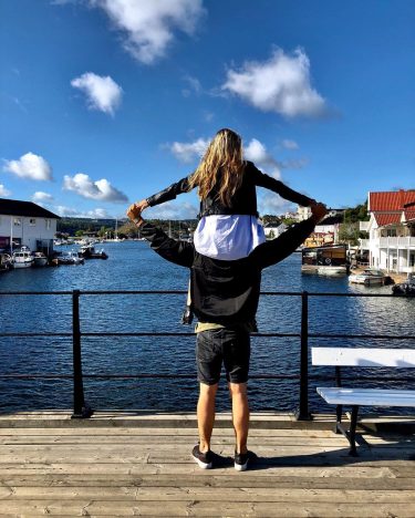 *Canticchiando ‘con la testa tra le nuvole’* ️ ️ @richirotta ️. ———————————————————————— #kragerø •…