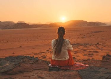 Love sunsets and this one was magical #sunset #desert #sungodown #jordania #jordan #wadi #wadirum&hellip;