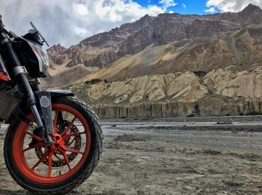 On the banks of the #spiti river near Dhankar @tripotocommunity