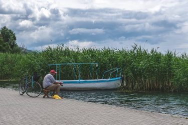 On Ohrid’s boulevard, this man spend his afternoon fishing. Must be very relaxing&hellip;