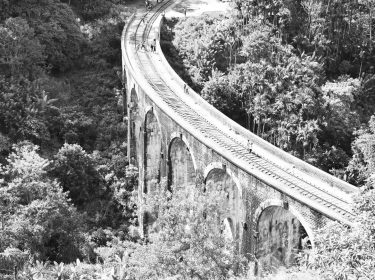 Ella ~ #newpost #asia #srilanka #ella #littleadamspeak #ninearchbridge #rosiontour #reisenfuerweltentdecker #starttheadventure #backpackers #weltreise #oncearoundtheworld…
