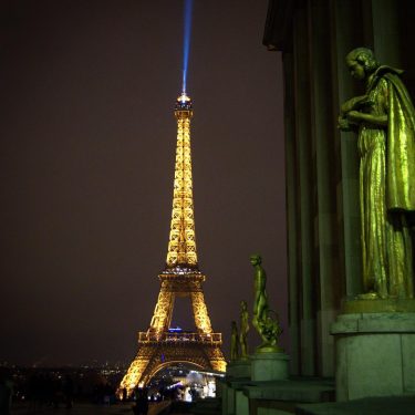 París de noche #trocadero #instatravelling #instagram #paris #francia???????? #torreeiffel #bnesimppl #travelrepost