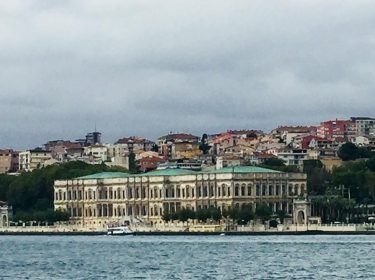 Cruising on the Bosphorus cruise from the Sultanahmet’s to the Ottoman’s waterfront mansions #turkeystagram&hellip;