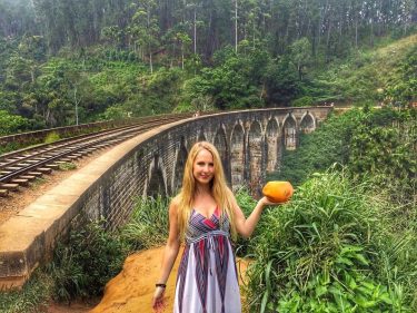 Pon un coco en tu vida ???????? Feliz Viernessss! • #ninearchesbridge #bridges #bridge #jungle…