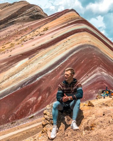 Rainbow Mountain Cusco | Peru ???????? • • Reaches an altitude of 5,200 meters…
