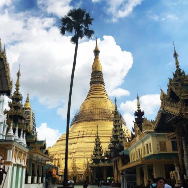 Gold Gold Gold ️ . . . #myanmar #yangon #yangonmyanmar #myanmartrip #gold #goldencity #shwedagon&hellip;