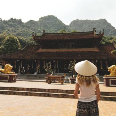 Excursión muy recomendable a la #pagoda del #perfume “cerca” de la caótica #hanoi .…