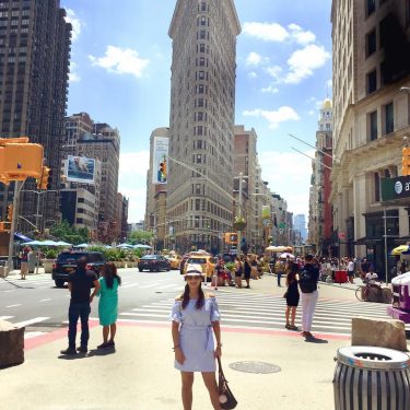 Live with no excuses and travel with no regrets #NYC #flatironbuilding #traveling #happythursday #tbt…