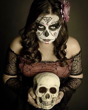 La vida de los muertos está en la memoria de los Feliz día de…