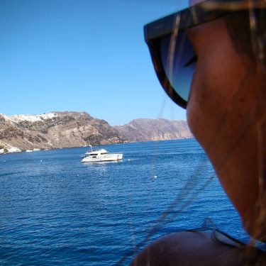 Deep blue sea and magnificent volcanic cliffs #nofilter #agiosnikolaos #agiosnikolaoschurch #saintnicholas #oia #throughmyeyes #oiasantorini&hellip;