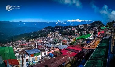 #darjeeling #darjeelingdiaries #kanchanjunga #queenofhills #mountain #hills #incredibleindia #loanlyplanettravellermagazine #natgeo #natgeoyourshot #landscape #landscapephotography #cityscape #mobileclicks…