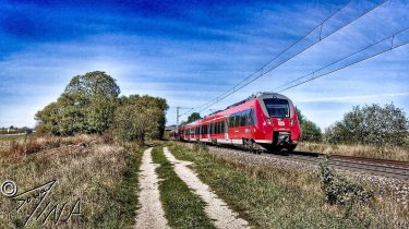 Train spotting Postbauer-Heng. #germany #bavaria #Upper_Palatinate #visitbavaria #postbauerheng #iphone_photography #beautiful #trainspotter_europe #lok #züge #railway…
