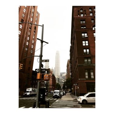 •NYC• #newyork #feelingsmall #foggymorning #bigapple #i️ny #travel #neverstopexploring #jaystreet #gothamcity #bnesimppl