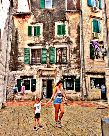 Interesting house house in #kotor – – – – – #travelanddestinations #beautifulmatters #travelpics #theworldshot&hellip;