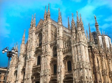 Duomo di Milano ???????? #milan #milano #italy #italia #duomo #duomomilano #duomodimilano #cathedralduomo #cathedral #sky&hellip;