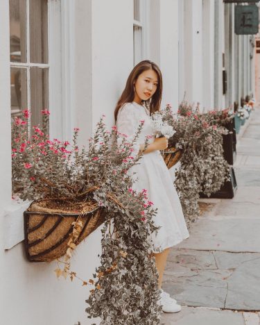 Stop and feel the flowers. . . . #flower #bnesimppl #Charleston #ExploreCharleston #CharlestonCharm #CharlestonPhotography…