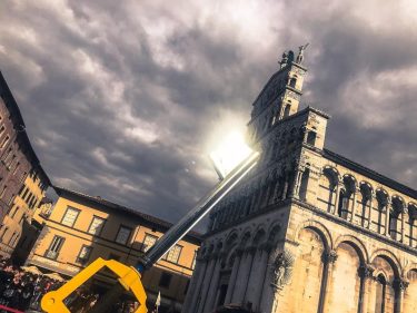 Oggi qualcosa di diverso! Il #keyblade esposto al #luccacomics per il lancio di #kingdomhearts3&hellip;